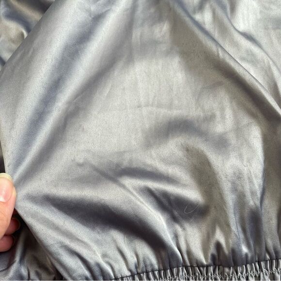 Universal Standard Gray Silver Retro Satin Ruffle Shirt Size M = US 18 - 20 - Picture 10 of 11